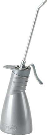 Exemplary representation: Industrial oiler with metal container