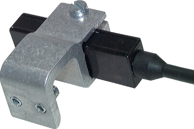 Exemplary representation: Fastening clamp for tie rod cylinder